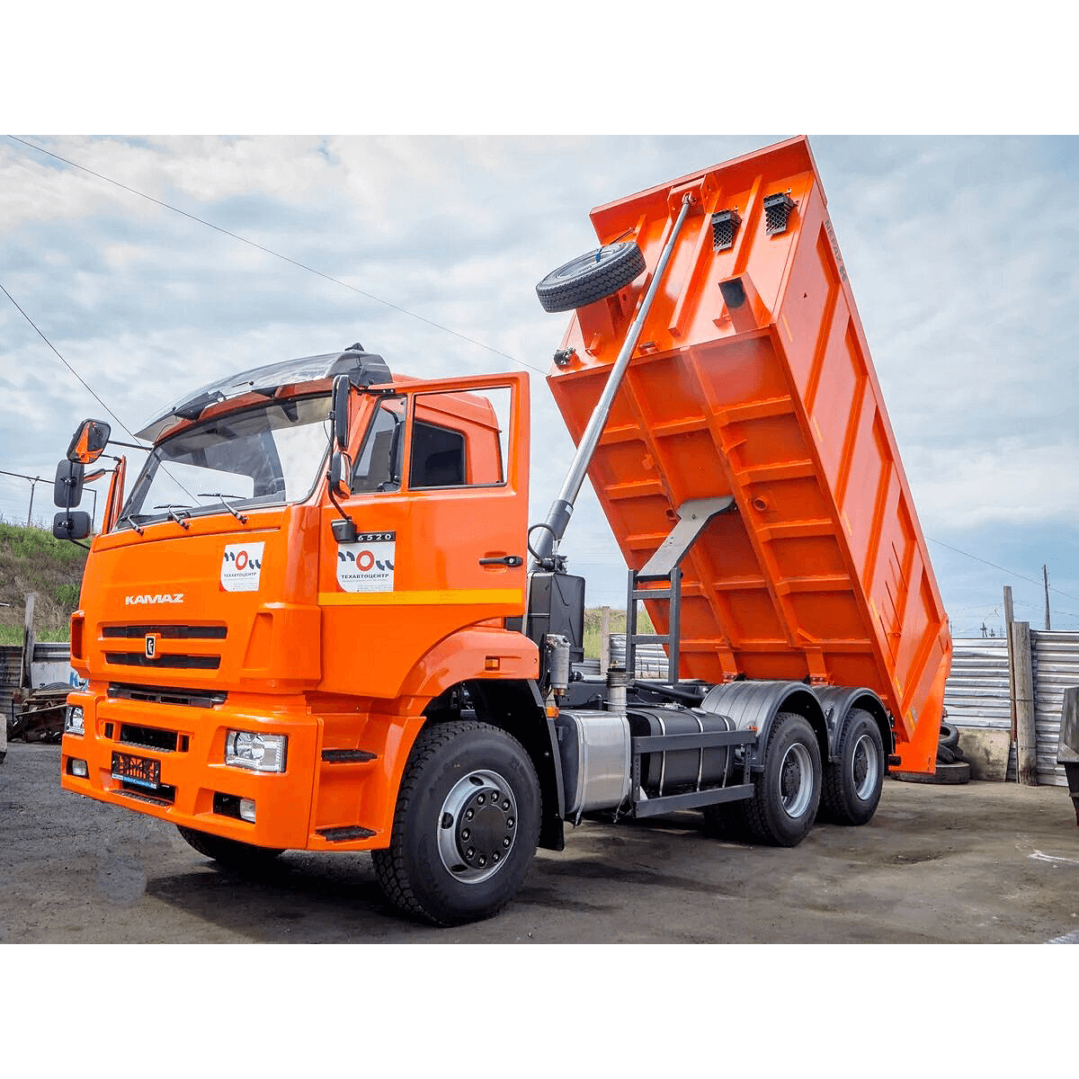 Самосвал КАМАЗ 6520